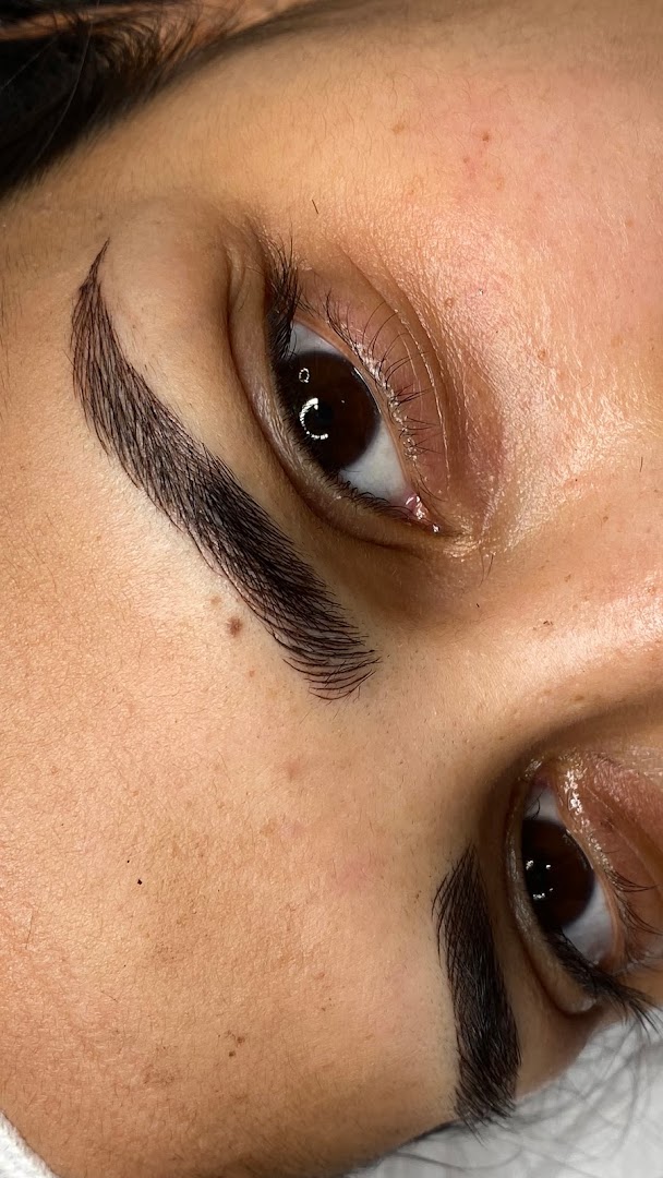 Paola Cardona Brows - Beauty Makeup · Fotos 3